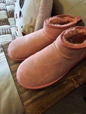 Ugg Size 9 Pink
